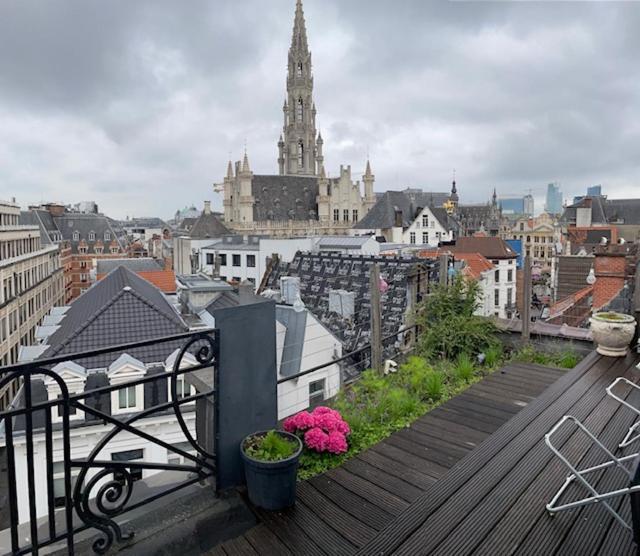 Duplex Dernier Etage Avec Terasse A Deux Pas De La Grand Place 布鲁塞尔 外观 照片